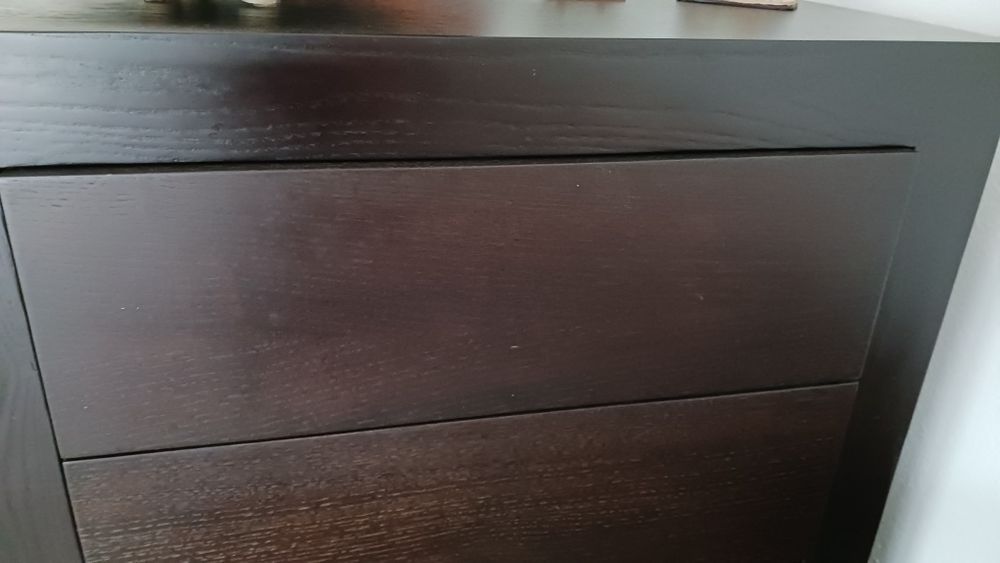 Móvel de madeira feito em carpintaria cor wengé