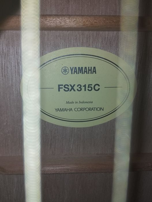 Продам гітару ямаха електроакустична