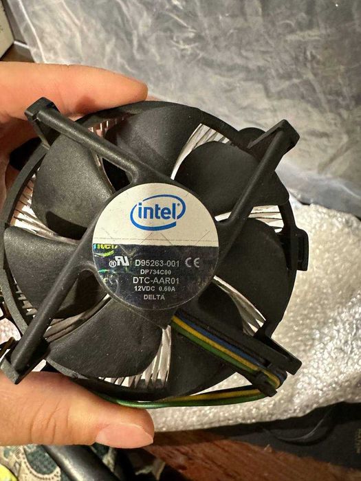 материнская плата n5863b процессор radeon kingston ram8gb  куллер есть