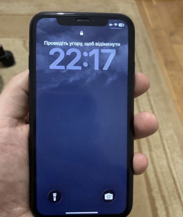 прлдам срочно 11 айфон