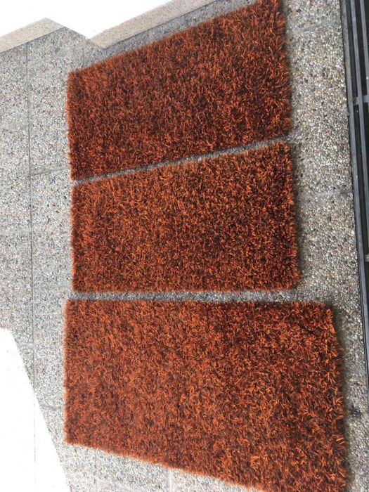 Terno de tapetes laranja acastanhados