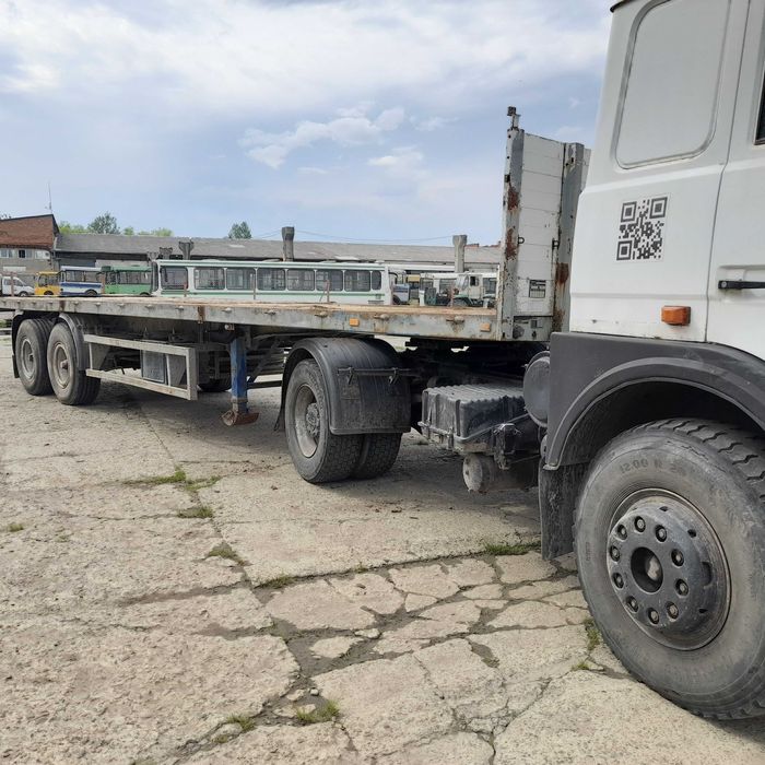 Напівпричіп платформа