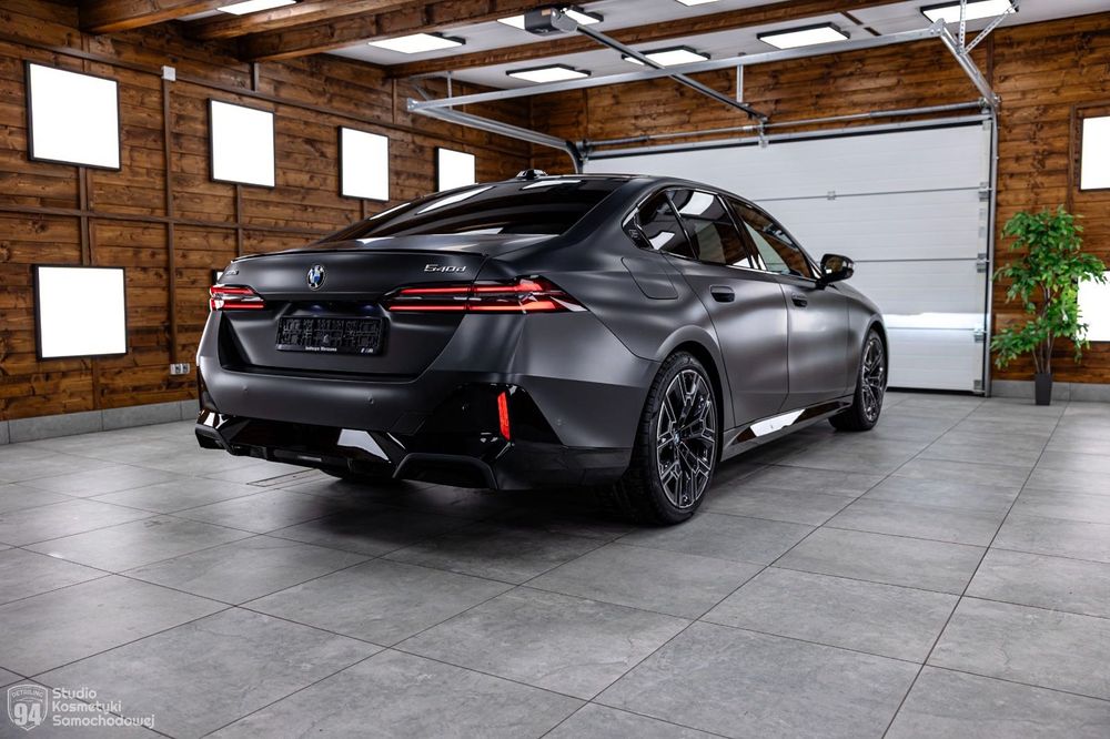 Auto do ślubu BMW G60 frozen deep grey Sieradz całe łódzkie