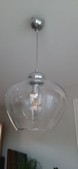 Lampa wisząca. Grube szkło. Metal. Odwrócony kielich.