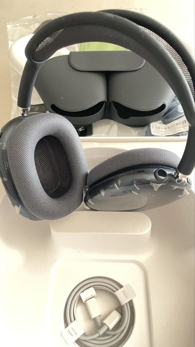 AirPods MAX Midnight