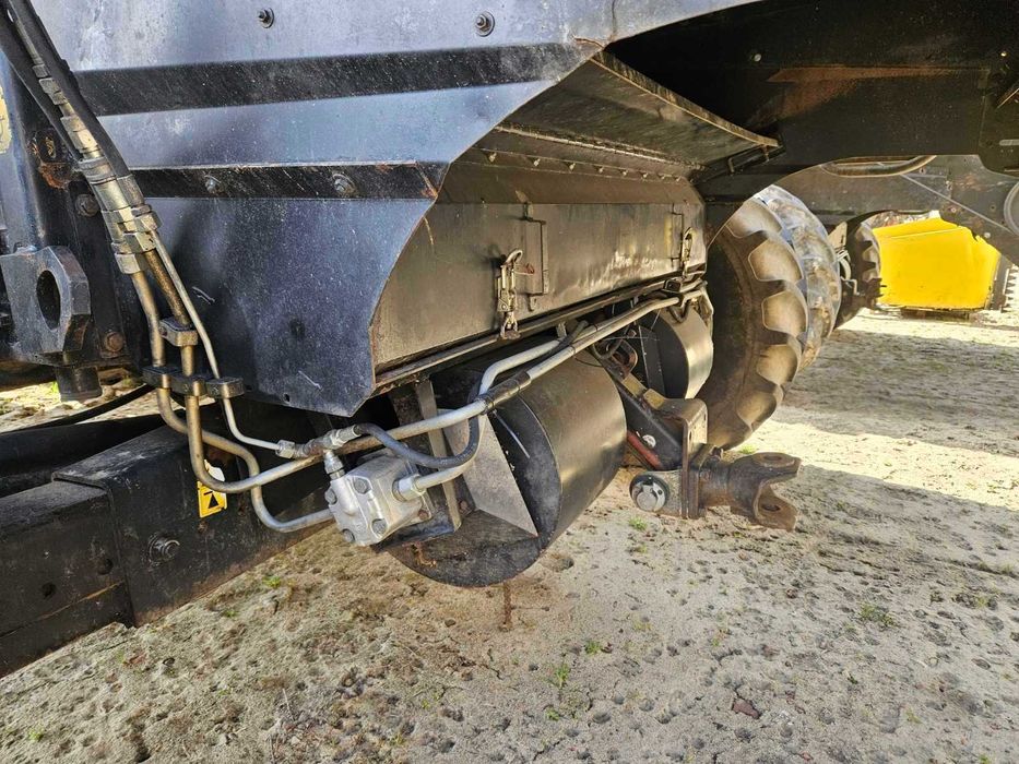 Комбайн зернозбиральний New Holland-CX8090