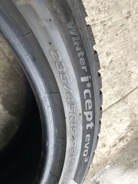 235/45/19 hankook winter i cept evo3