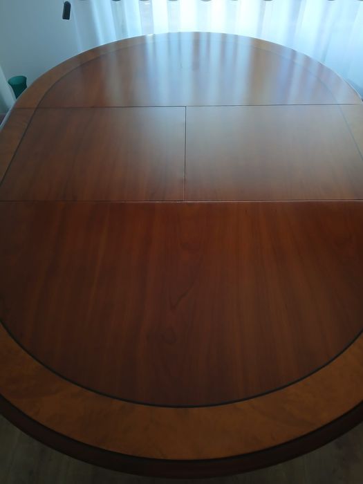 Mesa de sala extensível com 4 cadeiras de cerejeira