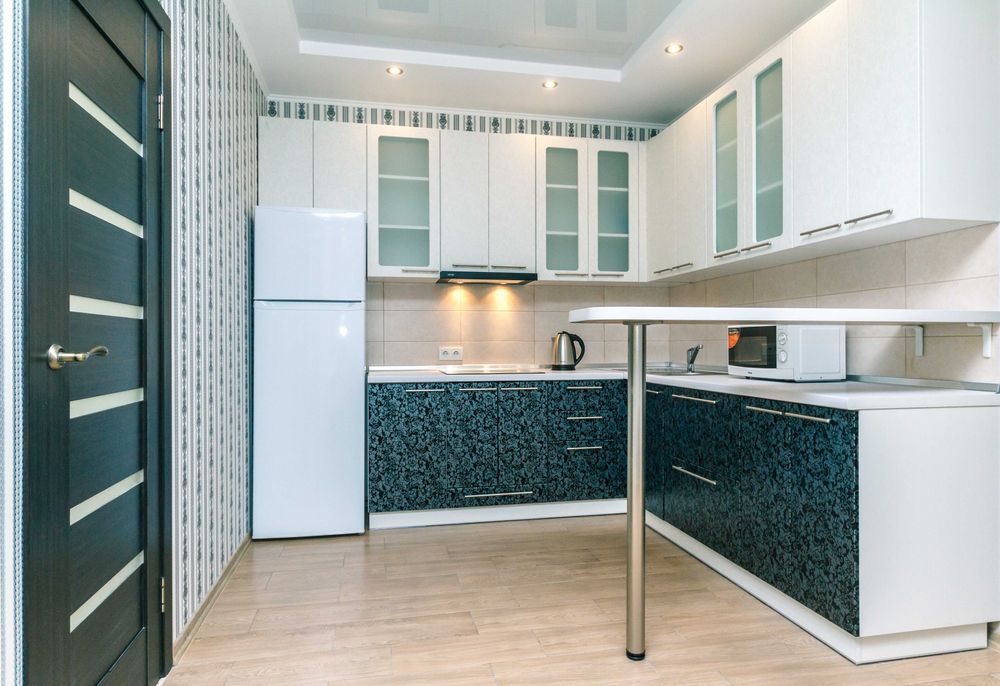 Затишна двокімнатна. При відключенні світла - ліфти працюють, вода є.