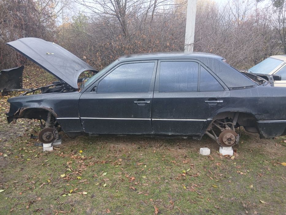 Мотор  Мерседес  124 дізель 2.4