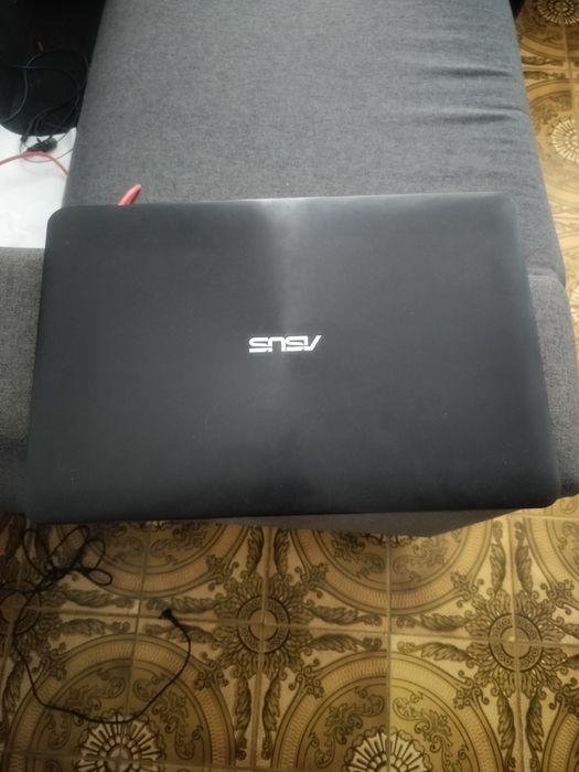 ASUS X555L – Intel Core i5 | 15.6” | Ótimo para trabalho e estudo