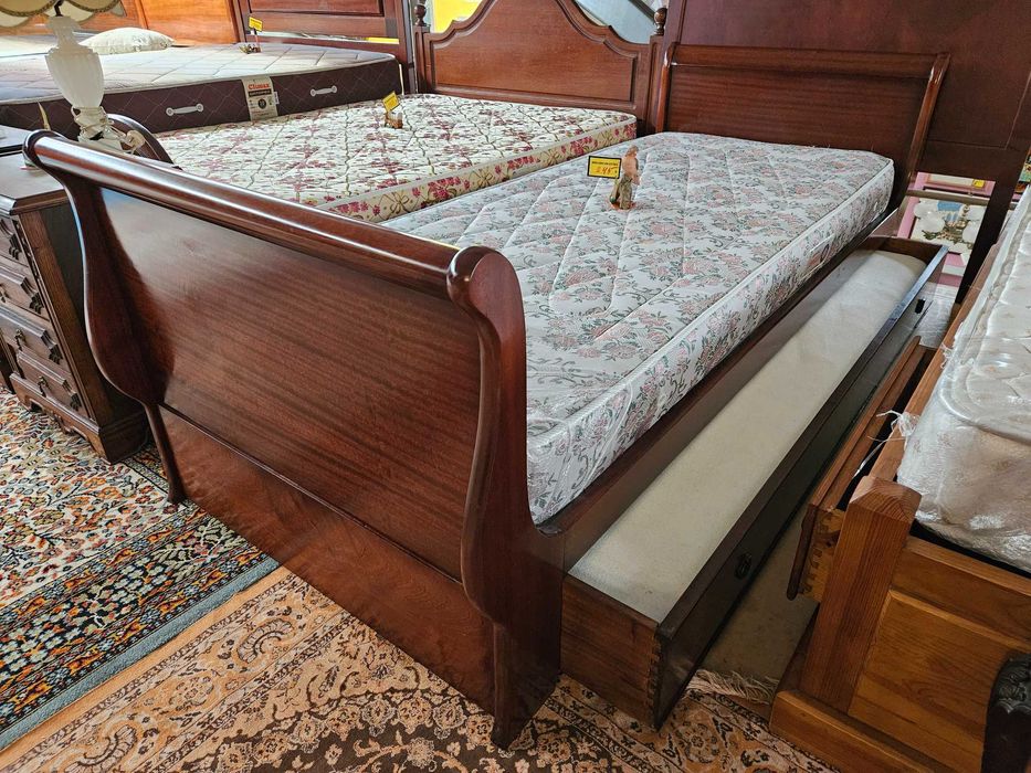 Cama dupla com dois colchões - Muito bom estado geral