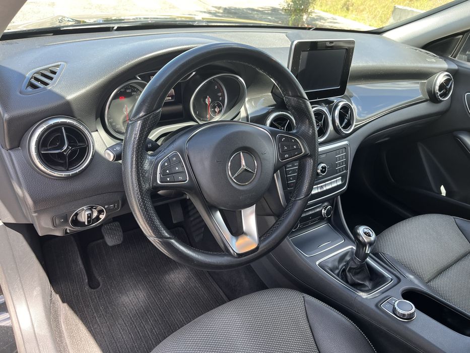 Mercedes Benz CLA 180d