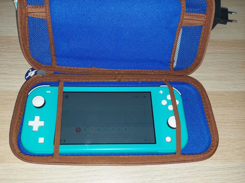 Nintendo Switch Lite Turquesa C/Caixa + Bolsa One Piece + Carregador