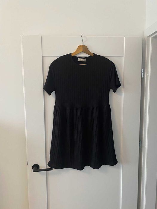 Pull& Bear czarna sukienka na krótki rękaw XS