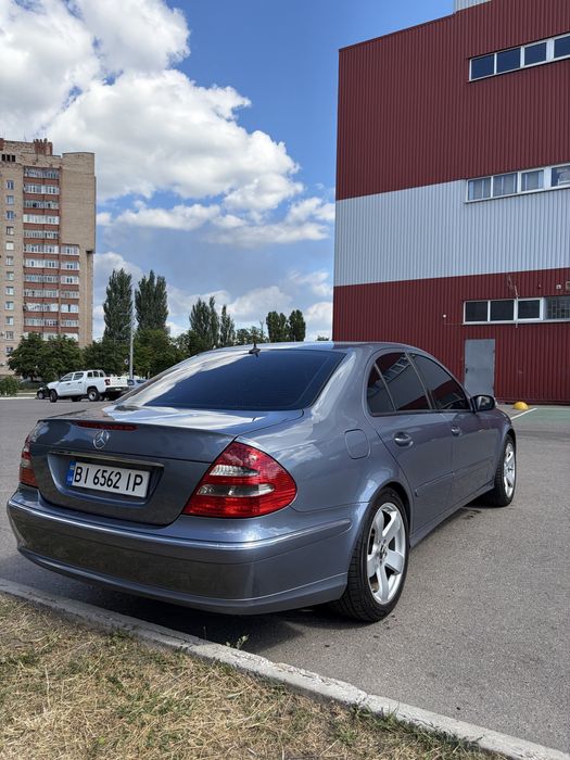 Mercedes-Benz E-Class W211