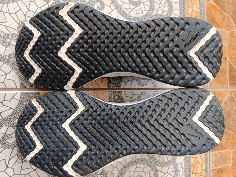 Nike 42-42.5см. чоловічі спортивні кросівки.
