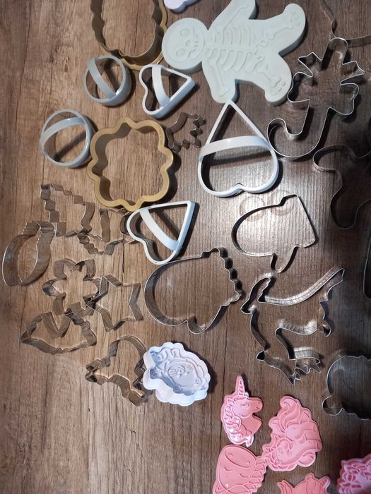 Moldes para fazer biscoitos e pão de gengibre.