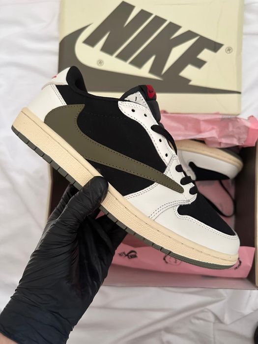 Sapatilhas Jordan x Travis Scott Olive 44