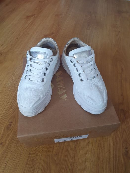 Białe sneakersy Saway