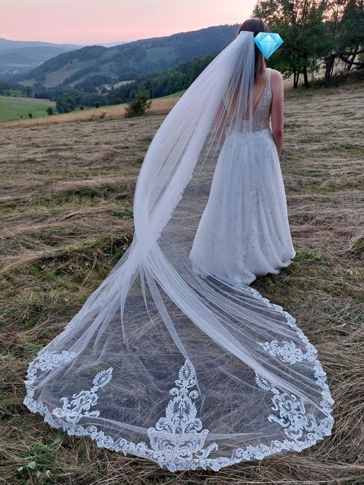 Suknia ślubna bogato zdobiona błyszcząca stan idealny