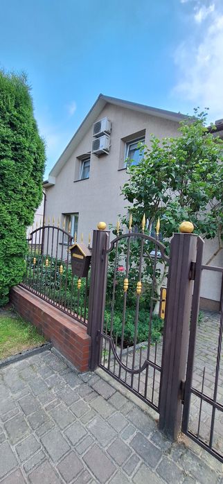 Продаж будинку з земельною ділянкою в центральній частині