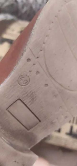 Bota em pele tamanho 40, cor castanho camel