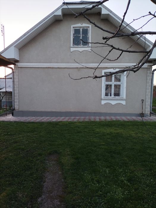 Продаж цегляного будинку.