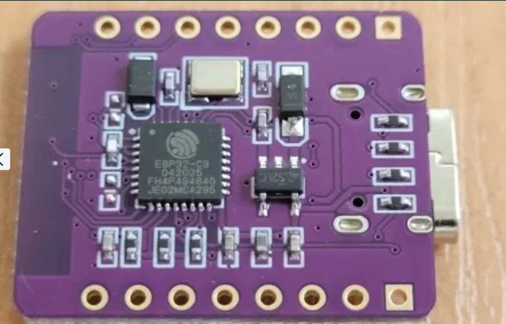 АКЦіЯ! ESP32-C3 з 0.42" Oled дисплеєм, корпус в подарунок!