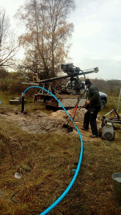 Studniarstwo. Studnie wiercone, głębinowe, podłączenia pompy