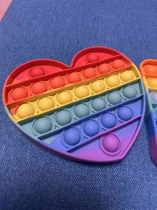 Два pop it в кольрах веселкт