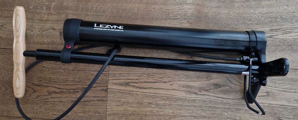 Lezyne Digital Pressure Over Drive pompka podłogowa