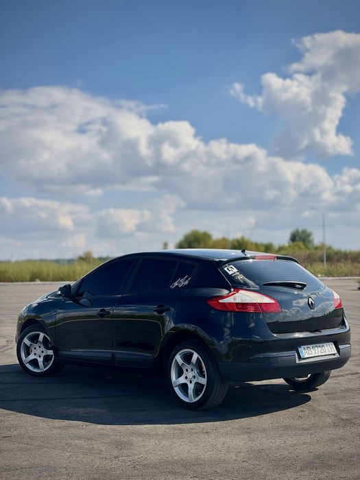 Renault Megane III 2011  | 1.6 бензин | 211 тис.км |