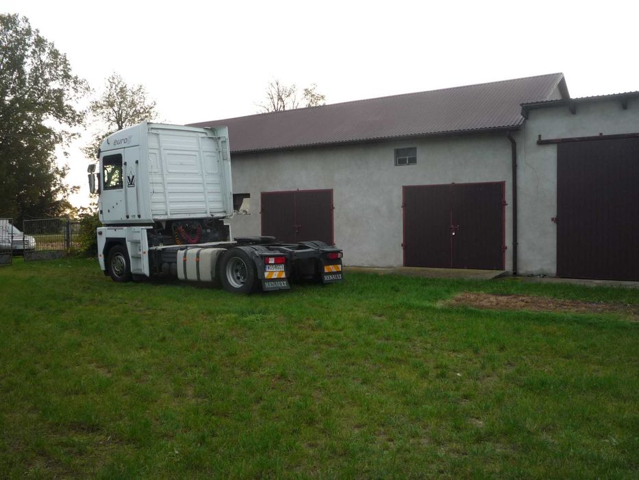 Dom z zabudowaną działką 3 tys. m kw.