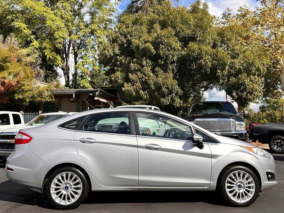 Ford Fiesta Titanium      2015