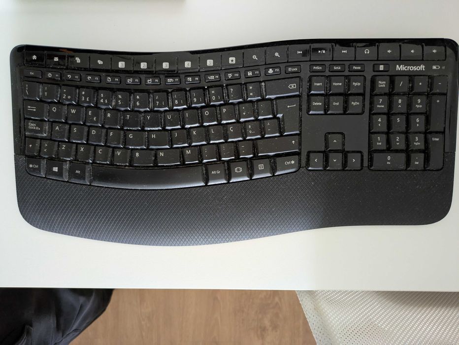 Microsoft Wireless Comfort Desktop 5050 Teclado + Rato Wireless