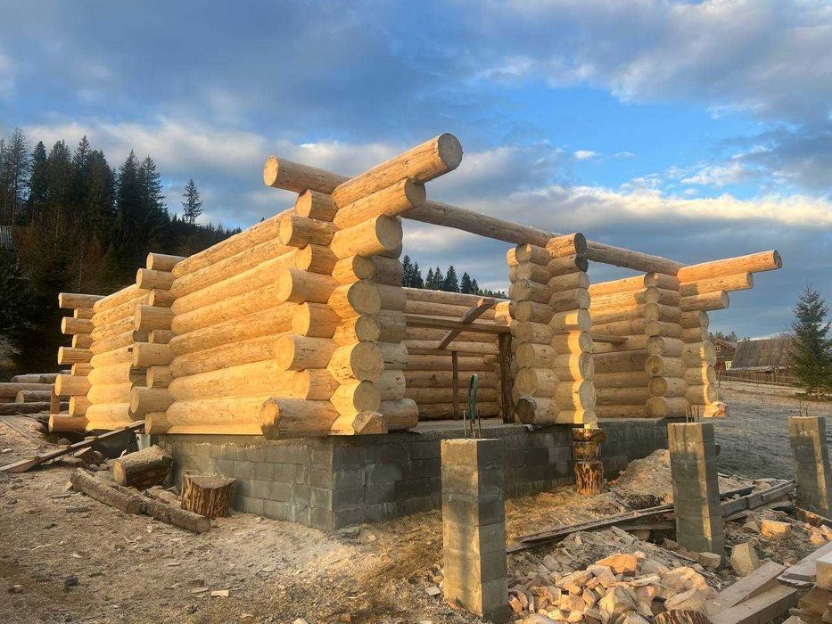 Будиночки в Микуличині — дикий зруб