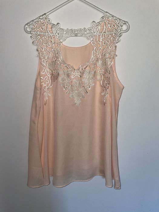 Top rosa com renda