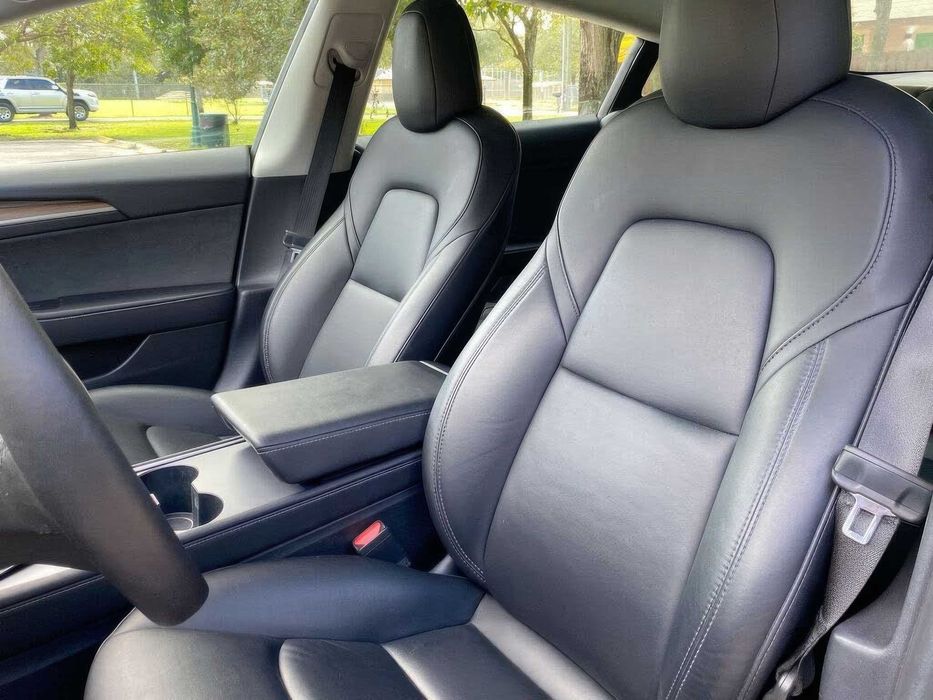 Tesla Model 3      2022