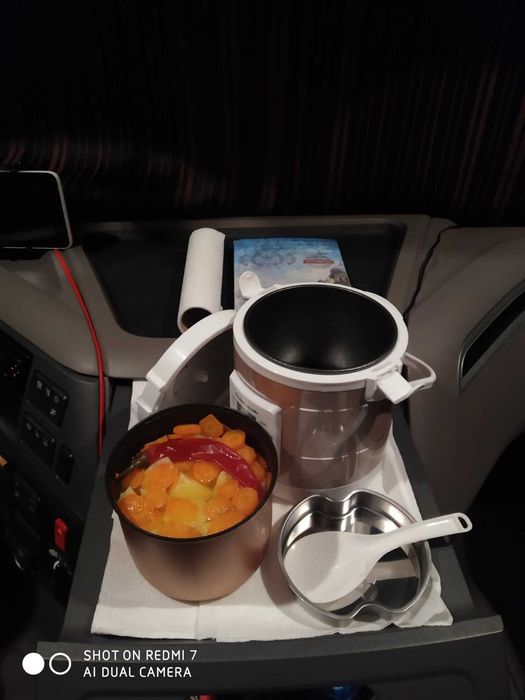 Автомобильная Мультиварка 1.6L в машину на 12/24 вольт в прикуриватель