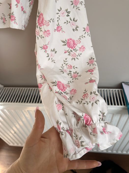 Hiszpanka w kwiaty,Hiszpanka z bufiastymi rękawami