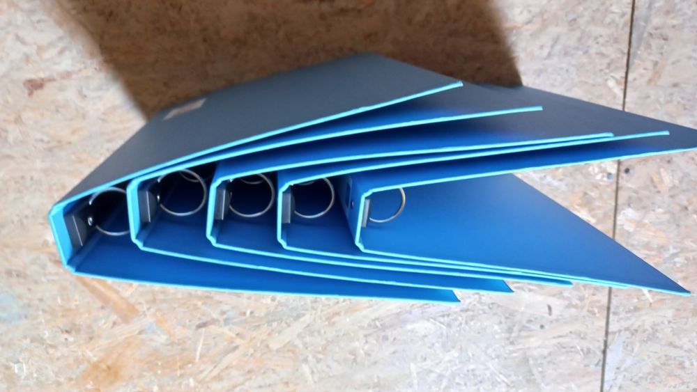 Metalowy kosz na śmieci,segregatory