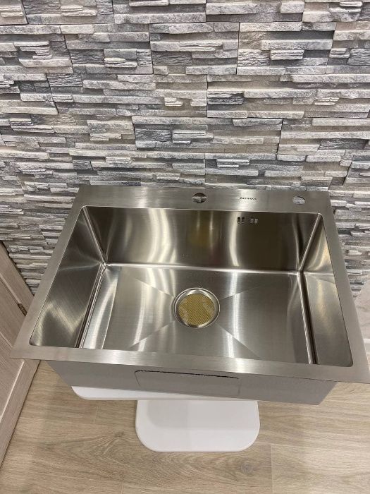 Кухонная мойка  HANDMADE VALESO 580-4303мм