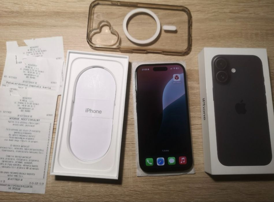 Apple iPhone 16 128GB czarny / kondycja 97% / cały komplet / MagSafe