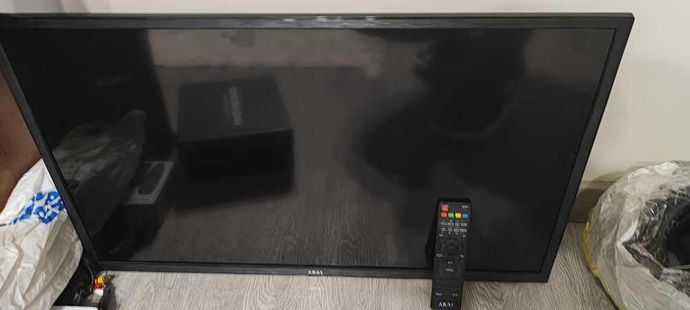 Продам телевизор со смартом Akai 32