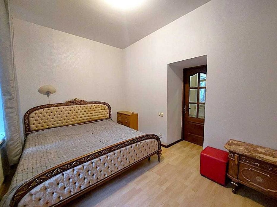 Екатерининская пл.: сдам просторную 2к квартиру в историческом центре!