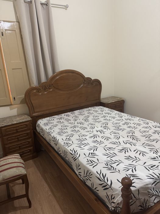 Quarto para arrendar numa moradia t2