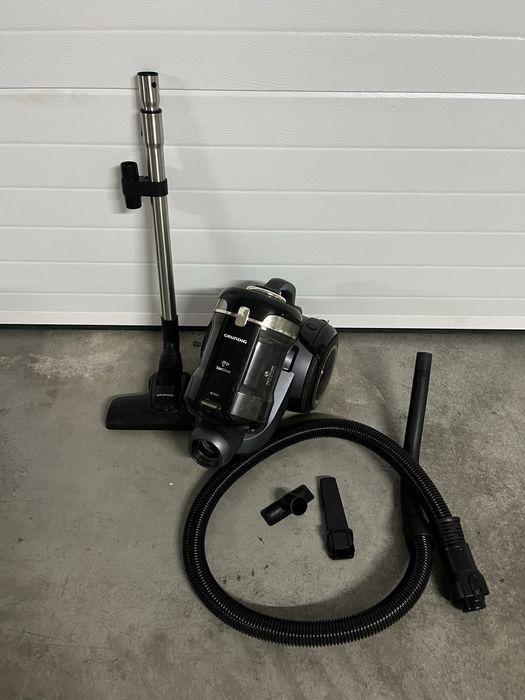 Aspirador Grundig VCC 7670 A