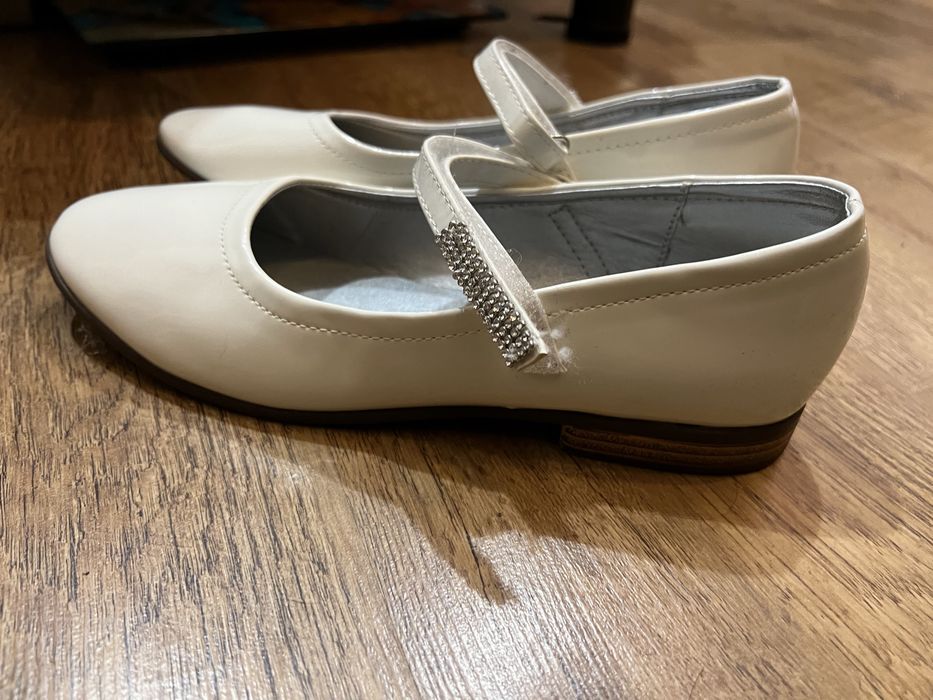 Туфли белые 36 состояние новых