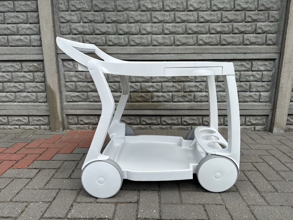 Stolik ogrodowy na kółkach